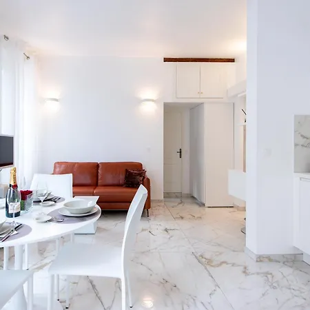 Alba Antibes Street, By Welcome To Апартаменты *